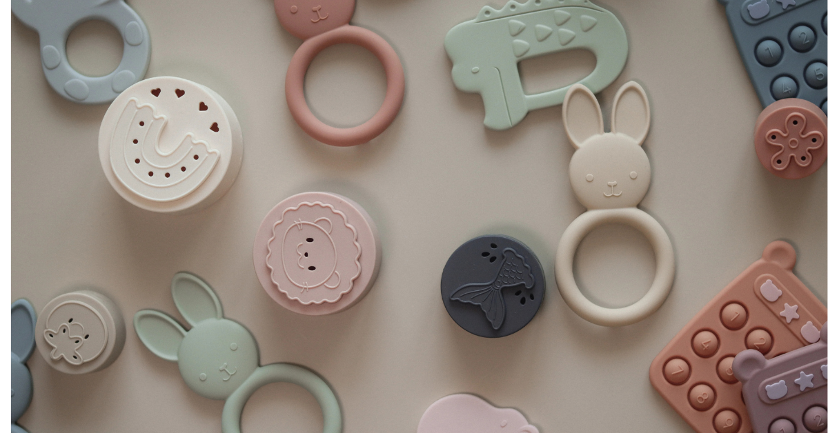 Le guide des meilleurs jouets sensoriels pour chaque étape de bébé